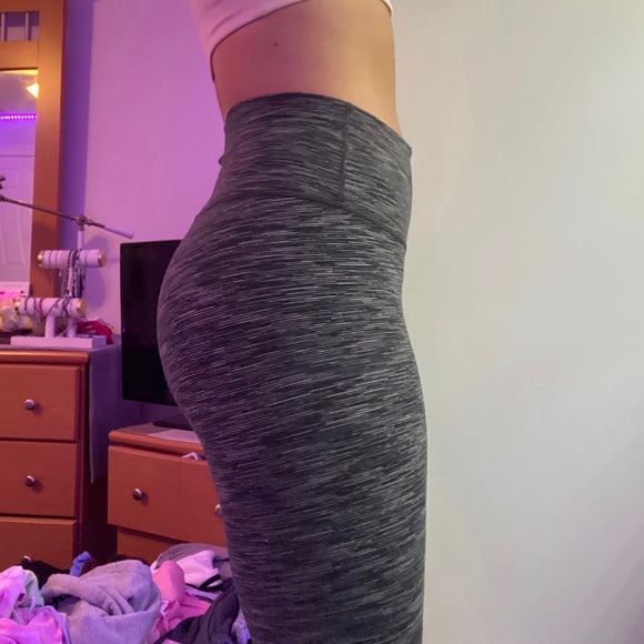 lulu lemon grey striped leggings - Picture 4 of 4